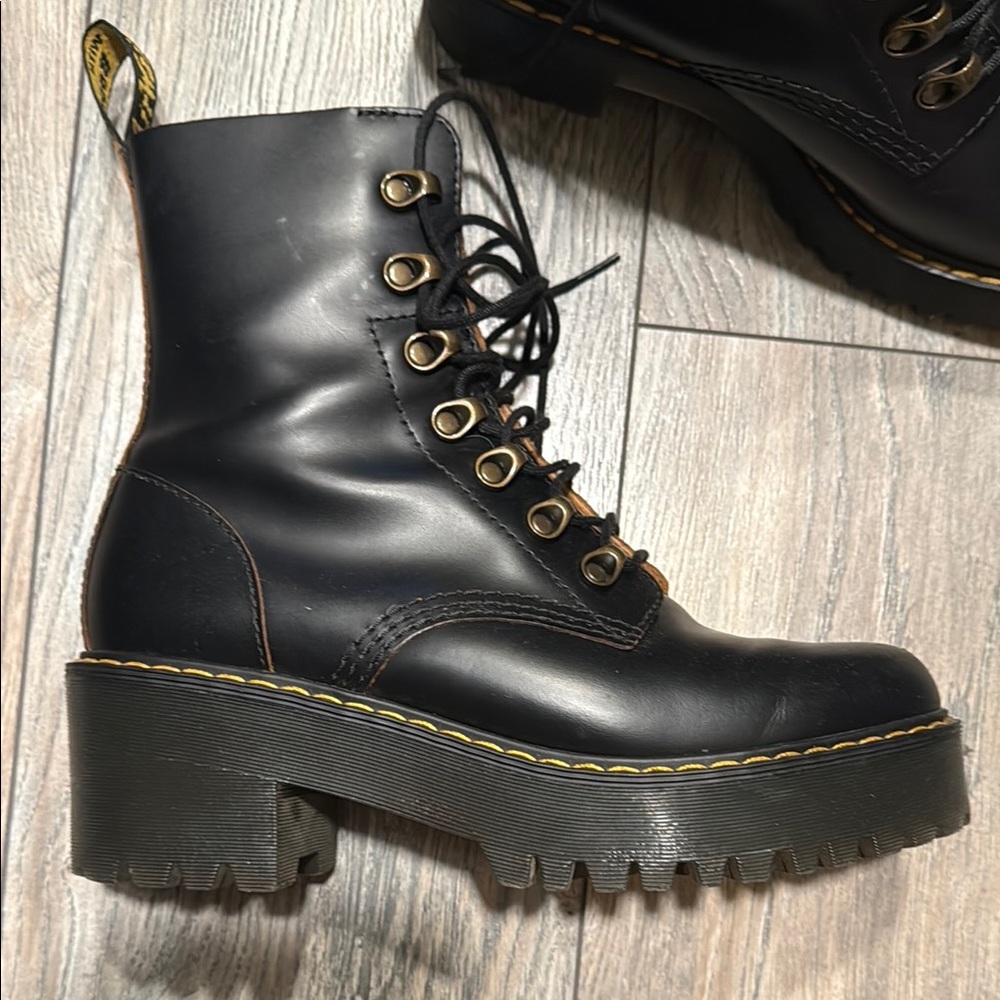 Dr Martens Leona AirWair Sz 7 / EU 38